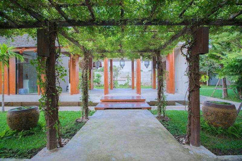 Into The Forest Resort Bangkok Bagian luar foto
